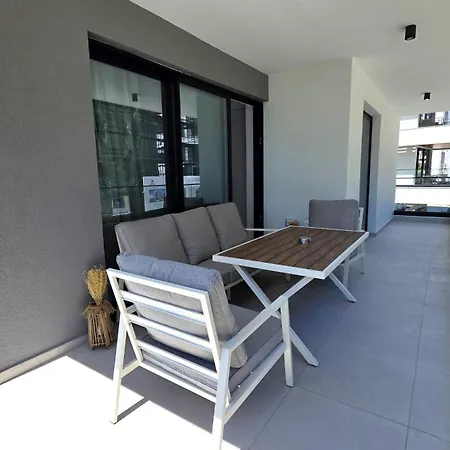 Stunning 2br - Close To & Restaurants *