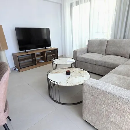 Stunning 2br - Close To & Restaurants Apartament