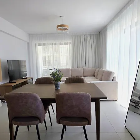 Stunning 2br - Close To & Restaurants *