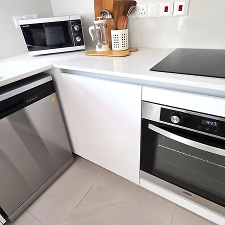 Stunning 2br - Close To & Restaurants