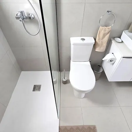Stunning 2br - Close To & Restaurants * Larnaca