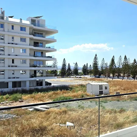 Stunning 2br - Close To & Restaurants Apartament Larnaca